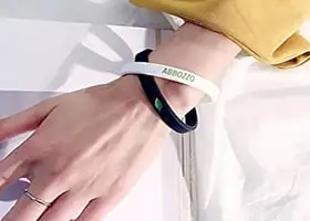 Fashionable wristbands Fashionable wristbands