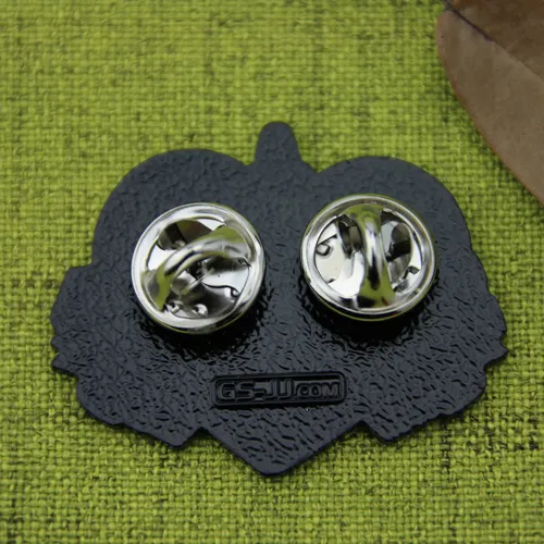 Custom Lapel Pins for Hug and Kiss