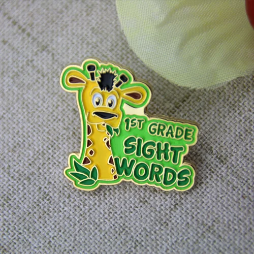giraffe lapel pins