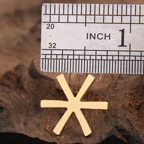 Anstecknadeln in Blumenform