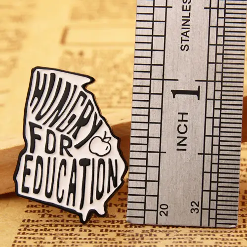 Hungrig nach Bildung Anstecknadeln